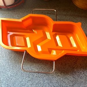 Oklahoma State silicone cake mold with stand